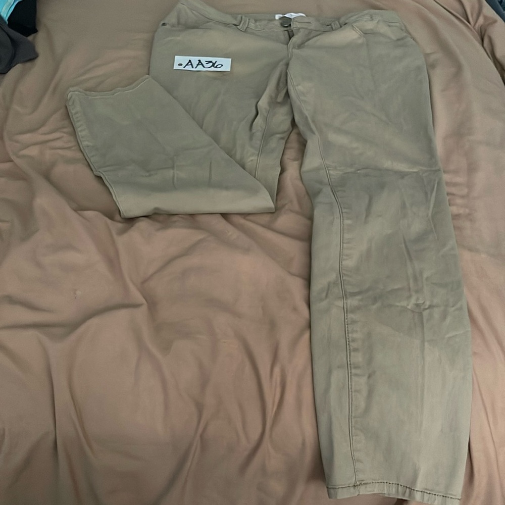 Kahki pants